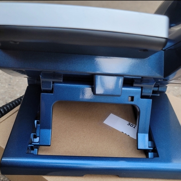 XBLUE MULTI LINE OFFICE PHONES - Picture 6 of 7